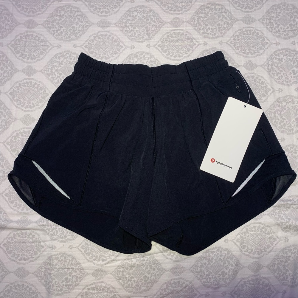 Black Lululemon hottie hot short size 2, 4 inch!